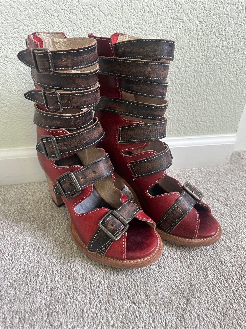 RARE FREEBIRD Bond Women’s Red Buckle Strap Heeled Sandals